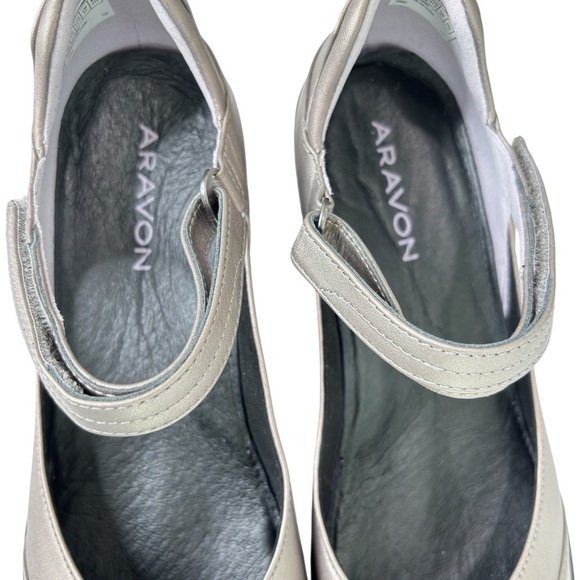 ARAVON Maya Mary Jane Pumps Women's Size 10 Gray Pewter Metallic Comfort Shoe - Picture 10 of 16